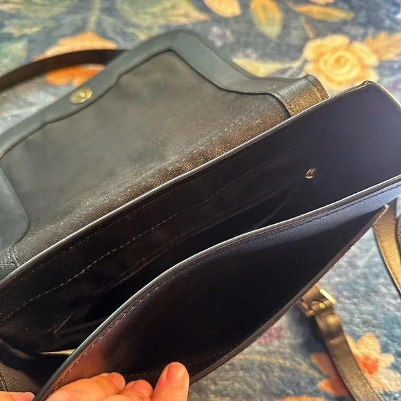 Marc Jacobs Black and Gold Bag Tag - Picture 7 of 7